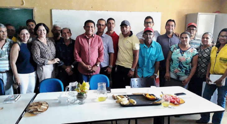Prefeito Júlio se reúne com lideranças comunitárias de Palmeira dos Índios