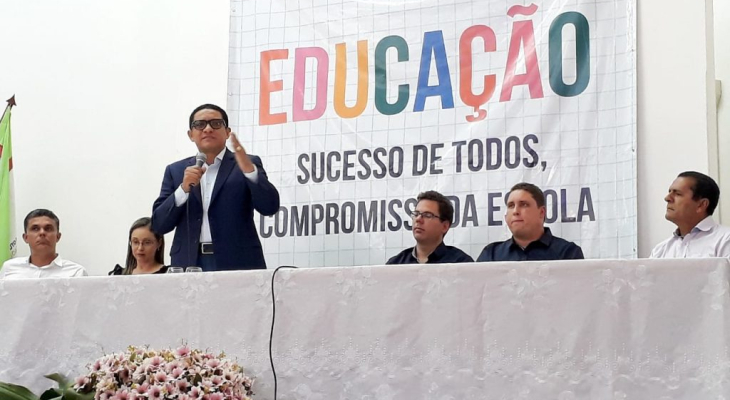 Prefeito anuncia Concurso Público durante Jornada da Educação, em Palmeira