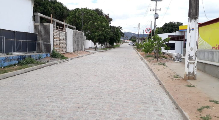 Júlio Cezar entrega pavimentação de ruas em Palmeira de Fora e Juca Sampaio