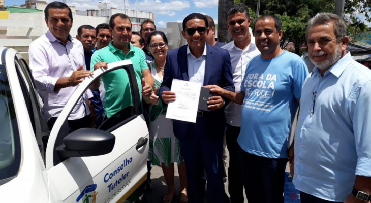 Prefeitura de Palmeira entrega veículo para Conselho Tutelar do município