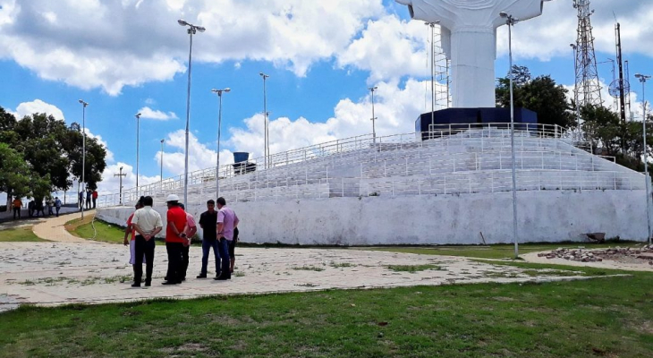 Prefeito Júlio Cezar visita obras que estão próximas da conclusão, em Palmeira dos Índios