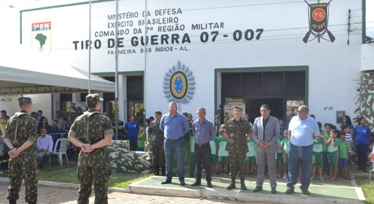 Prefeito participa de comemoração do Dia do Exército Brasileiro