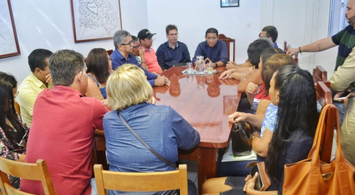 Prefeito Júlio anuncia reajuste salarial para Educação, aposentados e pensionistas de Palmeira