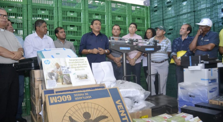 Júlio Cezar entrega de equipamentos para auxiliar no trabalho da agricultura familiar