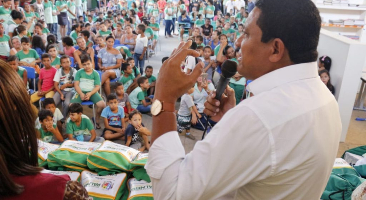 Mais quatro escolas da rede municipal de ensino público recebem kits escolares, em Palmeira