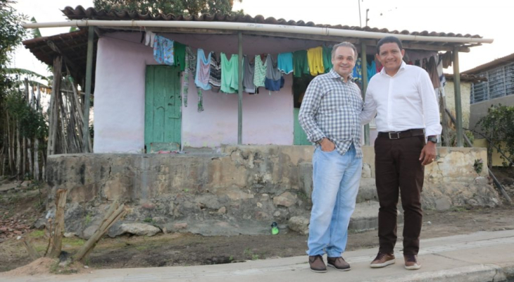 Deputado federal por São Paulo se emociona ao conhecer local onde a mãe morou, em Palmeira dos Índios