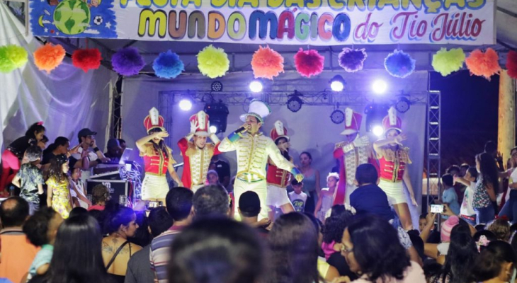 Mundo Mágico do tio Júlio reúne milhares de crianças na Praça do Skate, em Palmeira dos Índios