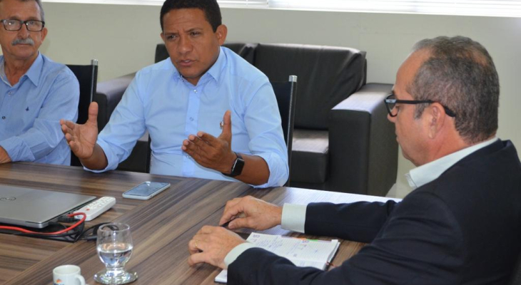 Prefeito Júlio Cezar e presidente do Fecomércio Gilton Lima se reúnem para discutir convênio para Palmeira