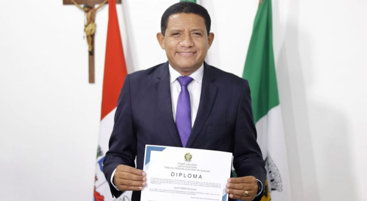 Prefeito Júlio Cezar, vice Márcio Henrique e vereadores recebem diplomação, em Palmeira
