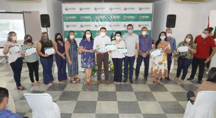 Prefeitura de Palmeira premia escolas com melhor desempenho no Ideb