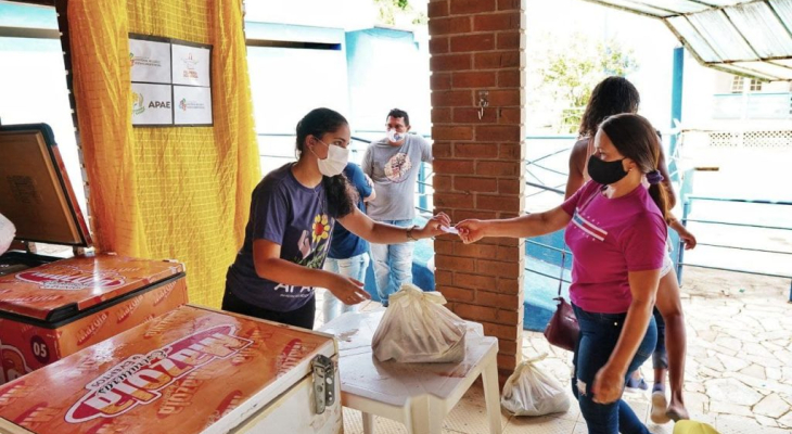Casa Azul/Apae de Palmeira doa mais de 2 mil quilos de carne às famílias assistidas pela instituição