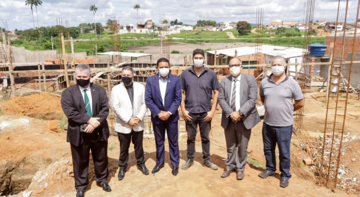Prefeito e Procurador-Geral de Justiça visitam obras do MP em Palmeira dos Índios
