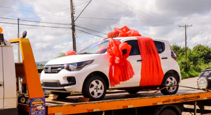 Palmeira Premiada ganha ruas da cidade em carreata; grande prêmio será um carro 0 km
