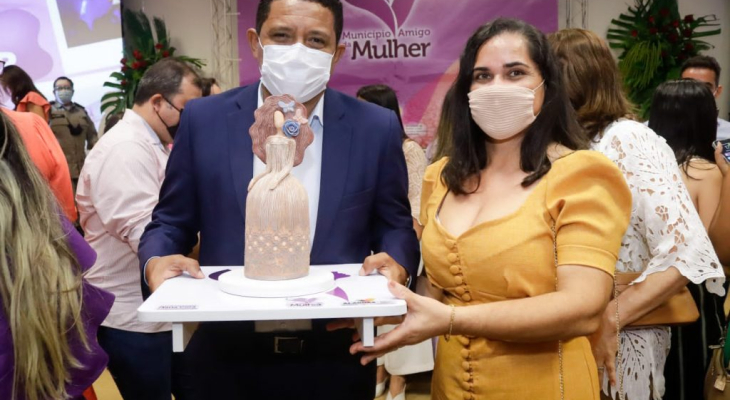 Palmeira dos Índios recebe prêmio Município Amigo da Mulher