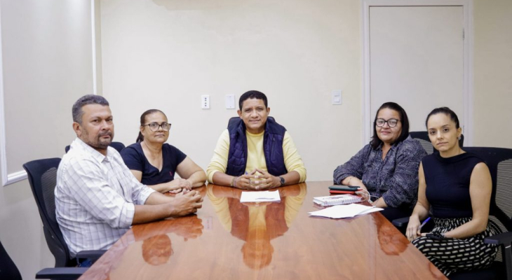 Prefeito Júlio Cezar concede 15% de reajuste salarial para a Educação do município
