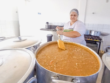 Segurança alimentar: Prefeito inaugura fábrica de sopa e anuncia novo restaurante popular na Vila Maria
